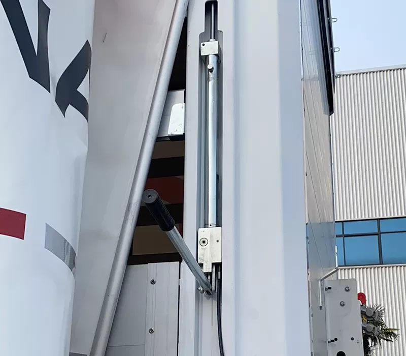 Sturdy Floor Design and Multi-Lock External Frame