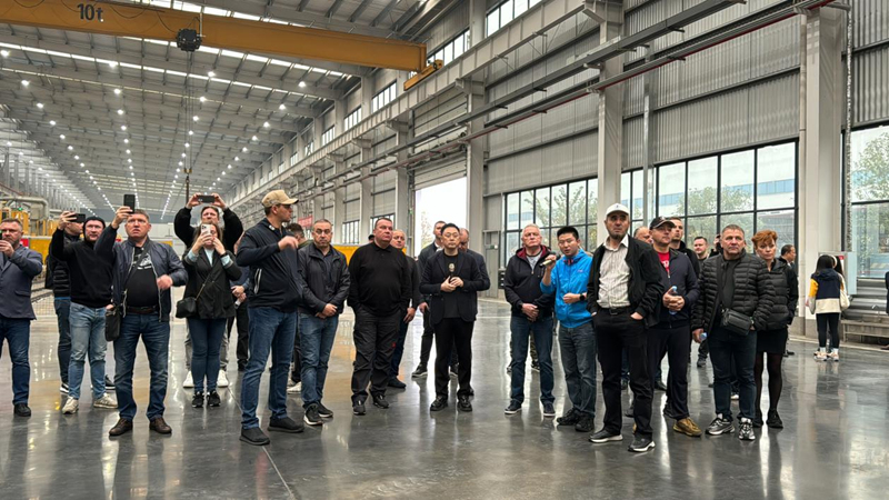 полуприцеп-самосвалс передним подьемом